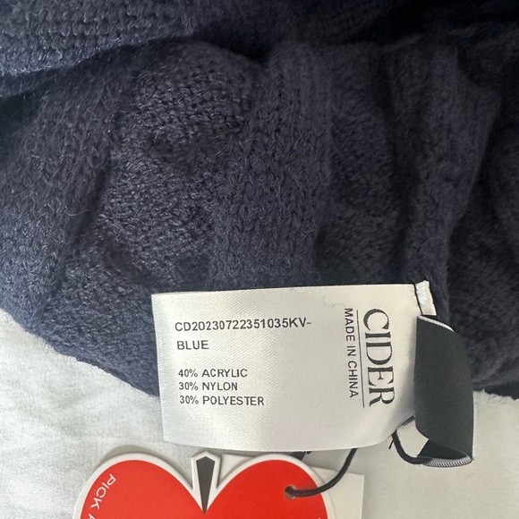 Turtle Neck - Picture 2 of 3